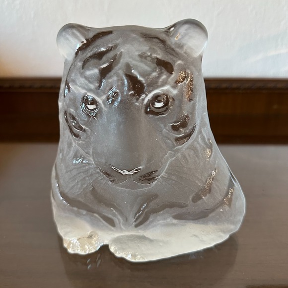 Vintage Viking Frosted Clear Glass Tiger Paperweight Decor Wild Dark Academia - Picture 2 of 4